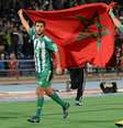 Jogadores do Raja festejam com a bandeira do Marrocos  Foto: AFP