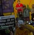 Manifestantes pediram asilo imediato ao delator do esquema de espionagem dos Estados Unidos  Foto: Bruna Santos / Terra