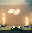 O designer Fábio Alvim (1944-93) conseguiu unir funcionalidade, beleza e criatividade em sua obra com esculturas de luz e luminárias  Foto: Divulgação