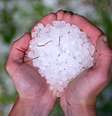 Bastante comuns no verão, as chuvas de granizo podem ocorrer em situações de alta temperatura e grande umidade relativa do ar  Foto: Eduard Kyslynskyy/Shutterstock