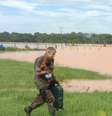 <p>Militares da FAB ajudam no resgate de moradores ilhados no Esp&iacute;rito Santo</p>  Foto: FAB / Divulgação