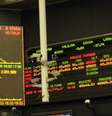 <p>O Ibovespa subiu 0,80%, a 48.026 pontos; o volume financeiro alcançou R$ 7 bilhões</p>  Foto: Paulo Whitaker / Reuters