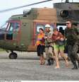 <p>Helicóptero da FAB resgatou na quinta-feira quatro pessoas da mesma família que estavam isoladas </p>  Foto: Sargento Batista/Agência Força Aérea / Divulgação