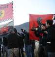 <p>Fãs fazem vigília por Schumacher após acidente</p>  Foto: AFP