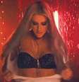 Na onda da sensualidade - e sexualidade - exacerbada que invadiu a música pop norte-americana em 2013 - destacada principalmente pela ex-princesinha da Disney Miley Cyrus -, a cantora Ke$ha divulgou, na madrugada desta quarta-feira (1º), o videoclipe da canção 'Dirty Love', que fala sobre sexo casual, com direito a stiptease da jovem, poses eróticas e até uma pequena simulação de masturbação. A música, originalmente gravada em parceria com Iggy Pop, faz parte do segundo disco de estúdio da estrela, 'Warrior', lançado em 2012   Foto: You Tube / Reprodução