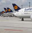 <p>Avi&otilde;es da Lufthansa no aeroporto de Frankfurt; pilotos devem entrar em mais uma greve neste ano nesta segunda e ter&ccedil;a-feira</p>  Foto: Ralph Orlowski / Reuters