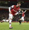 Cazorla fez o primeiro gol do Arsenal no confronto com o Tottenham  Foto: Reuters
