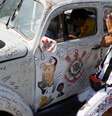 "Comitê de boas-vindas" ao treinador teve direito a faixa com os dizeres "É nóis Mano" e até um Fusca personalizado  Foto: Fernando Dantas / Gazeta Press