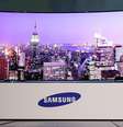 <p>Samsung apresentou uma TV de 105 polegadas de tela curva</p>  Foto: AP