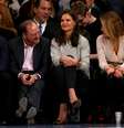 <p>Atriz foi clicada com amigos na partida de basquete</p>  Foto: Getty Images 