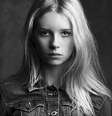<p>Fotos de Lottie Moss lembram as do início de carreira de Kate Moss, sua irmã mais velha</p>  Foto: Instagram / Reprodução