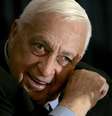 Israeli Prime Minister Ariel Sharon speaks to the media during a news conference in Tel Aviv in this December 1, 2005 file photo.  Ariel Sharon passed away on January 11, 2014 at the age of 85. REUTERS/Gil Cohen Magen/Files (ISRAEL - Tags: OBITUARY POLITICS)  Foto: GIL COHEN MAGEN / REUTERS