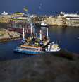Imagem de 12 de janeiro mostra que o Costa Concordia permanece na costa da ilha de Giglio  Foto: Reuters