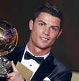 <p>Cristiano Ronaldo recebeu a Bola de Ouro de melhor jogador de futebol do mundo pela segunda vez</p>  Foto: Arnd Wiegmann / Reuters