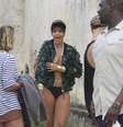 <p>A cantora deixou os seios à mostra sem querem durante a sessão de fotos</p>  Foto: Delson Silva / AgNews