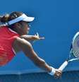 Teliana Pereira se esforça em jogada; volta digna do Brasil a um torneio feminino de Grand Slam  Foto: AFP