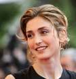Julie Gayet, 41 anos, apontada pela revista Closer como amante do presidente francês  Foto: AFP