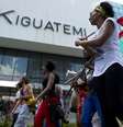 Manifestantes protestam em frente ao shopping JK Iguatemi  Foto: Marcelo Pereira / Terra