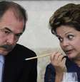 <p>O ministro da Educa&ccedil;&atilde;o, Aloizio Mercadante, em conversa com a presidente Dilma Rousseff durante evento oficial</p>  Foto: Ueslei Marcelino / Reuters