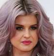 Após brigar muito com a balança e perder mais de 20 quilos, Kelly Osbourne também procura dar uma atenção especial à pele  Foto: Shutterstock