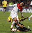 <p>Carrinho de Ertek tirou Falcao da Copa</p>  Foto: AFP