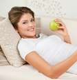 Combate à celulite pode começar dentro de casa com a adoção de receitas que contam com alimentos ricos em nutrientes, antioxidantes e anti-inflamatórios   Foto: Shutterstock