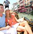 1 - Veneza - Não importa quanto o tempo passe, a cidade símbolo do romantismo sempre será Veneza. Considerada o destino dos apaixonados desde a idade média, ela tem o poder de atrair pessoas de todos os cantos do mundo. Os canais cortados por pontes em arco, gôndolas deslizando em silêncio pelas águas, palácios medievais e tudo o que cerca Veneza forma um cenário ideal para quem está em lua de mel. O local é um dos principais destinos de cruzeiros pela Europa  Foto: Shutterstock