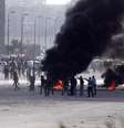 Manifestantes protestam em meio a explosões no Cairo; mais um dia de violência no Egito  Foto: AP