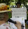 Cerca de 60 pessoas participaram de um protesto, na tarde desta sexta-feira, em frente à Secretaria de Segurança Pública de São Paulo (SSP-SP) no centro da capital paulista  Foto: Vagner Magalhães / Terra
