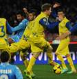 Zagueiro Albiol chuta para empatar no fim da partida  Foto: Getty Images 