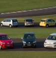 <p>Veículos Volkswagen Up!; Em maio, as vendas de carros, comerciais leves, ônibus e caminhões novos no Brasil caíram 7,2% sobre um ano antes e ficaram praticamente estacionadas sobre abril</p>  Foto: Divulgação