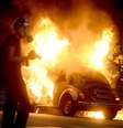<p>Manifestantes incendiaram uma lixeira, e o fogo acabou atingindo um Fusca, que ficou totalmente destruído</p>  Foto: Ricardo Matsukawa / Terra