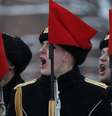 Soldados entoam gritos de guerra durante a homenagem  Foto: AP
