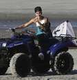 <p>Justin Bieber foi fotografado nessa segunda-feira (27) em uma praia no Panamá</p>  Foto: Reuters