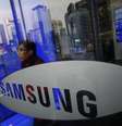 Um homem sai da sede da Samsung Electronics em Seul. A Samsung vendeu um recorde de 86 milhões de smartphones no quarto trimestre e ampliou sua vantagem sobre a Apple, mesmo após a empresa norte-americana ter alcançado uma nova alta nas vendas de seus iPhones, de acordo com dados da empresa de pesquisa Strategy Analytics. 06/01/2014  Foto: Kim Hong-Ji / Reuters
