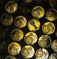 <p>Moedas comemorativas da Copa do Mundo são lançadas pelo Banco Central nesta quarta-feira. As de ouro (foto) custarão R$ 1.180</p>  Foto: Ricardo Moraes / Reuters