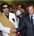 Kadafi e Sarkozy em 2007  Foto: AFP