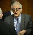 O representante da ONU para o conflito sírio, Lakhdar Brahimi, conversa com jornalistas em Genebra  Foto: AP