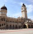 Sultan Abdul Samad Building - Esse prédio icônico de Kuala Lumpur teve sua conclusão em 1897 e durante a administração britânica na Malásia foi ocupado por diversos departamentos do governo  Foto: Departamento de Turismo da Malásia/Divulgação