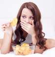 Consumo excessivo de fritura, doce e refrigerante favorece a concentração de toxinas responsáveis pela inflamação das células envolvidas nas camadas do tecido cutâneo  Foto: Shutterstock 