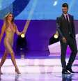 <p>Fernanda Lima apresentou o sorteio da Copa de 2014 ao lado do marido, Rodrigo Hilbert</p>  Foto: Reuters