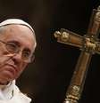 <p>Papa Francisco contempla o público durante celebração de uma missa na Basílica de São Pedro, no Vaticano</p>  Foto: Tony Gentile / Reuters