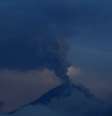 O Tungurahua passa por um novo período de atividade desde o fim de semana passado, com explosões constantes e emissões de cinza que na última segunda-feira atingiram inclusive a capital Quito, a 180 quilômetros de distância  Foto: EFE