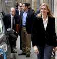 Princesa Cristina chega ao tribunal acompanhada do seu advogado  Foto: EFE