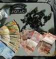 Polícia aprendeu maconha, cocaína e R$ 1,5 mil em dinheiro  Foto: Divulgação