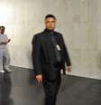 <p>Donadon chega à Câmara com roupa clara exigida pela Papuda</p>  Foto: Sônia Baiocchi / Agência Câmara