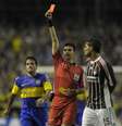 Buitrago expulsa Carlinhos do Fluminense em 2012: carrasco de times brasileiros  Foto: AFP