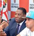 Netinho de Paula se reuniu com representantes do movimento que ficou conhecido como rolezinho  Foto: Fernando Pereira / Divulgação