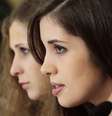 <p>Nadezhda Tolokonnikova (direita) e Maria Alekhina, da Pussy Riot, participam de conferência para a Fundação Cinema de Paz em Berlim em 10 de fevereiro </p>  Foto: AP