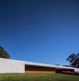 <p>Localizada em Porto Feliz, no interior de São Paulo, a Casa Lee foi projetada pelo arquiteto Marcio Kogan e tem um desenho contemporâneo e minimalista</p>  Foto: Fernando Guerra